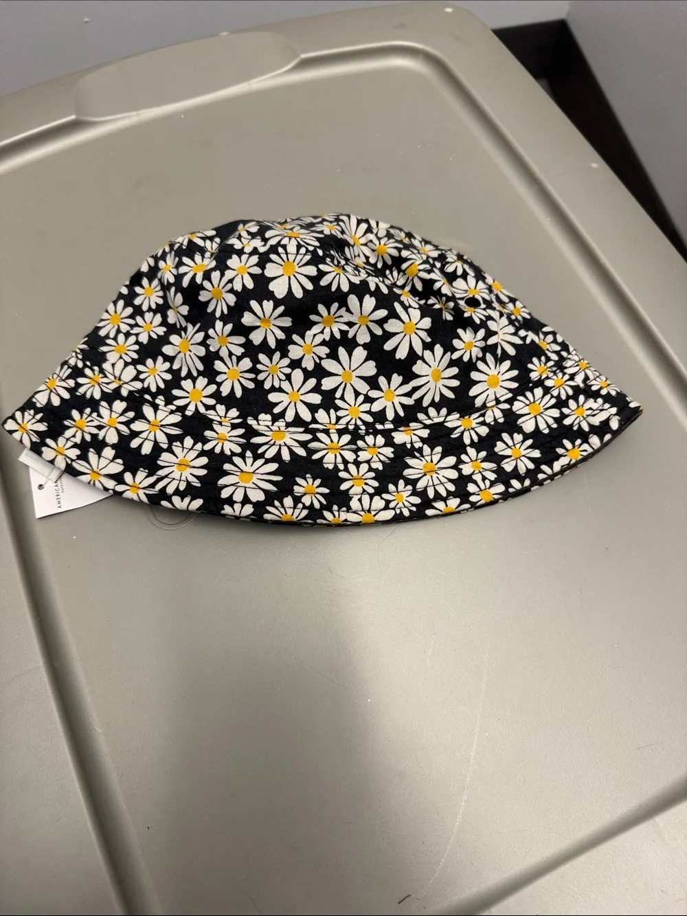 American Eagle daisy bucket hat